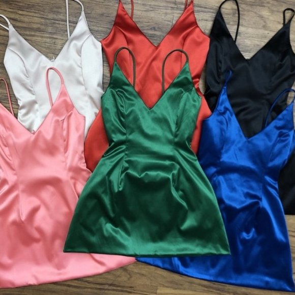 Black dress satin sleeveless with pockets on both sides - Picture 5 of 6